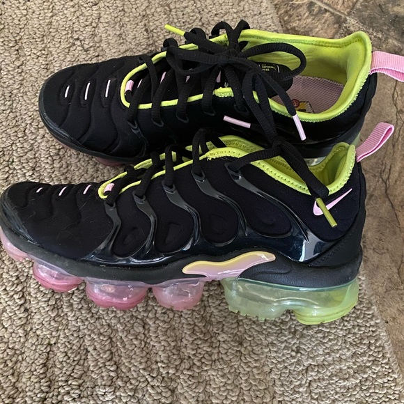 Nike Shoes - Nike vapor max pink rise